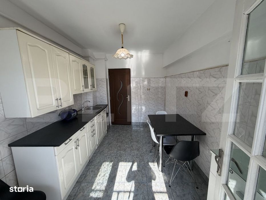 Apartament 3 camere decomandat, zona Zambilelor