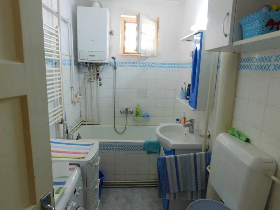 vand apart. 3 camere decomandat,et.1,central,negociabil !