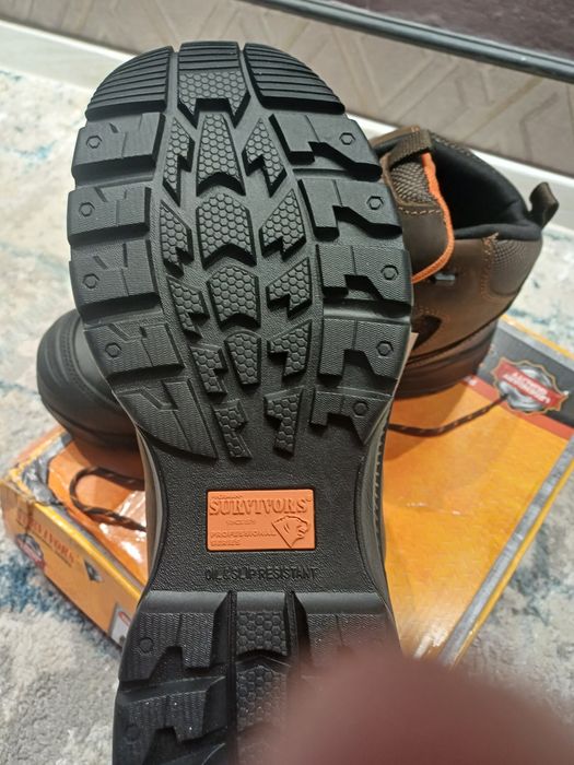 Продам трекинговые демисизонные ботинки