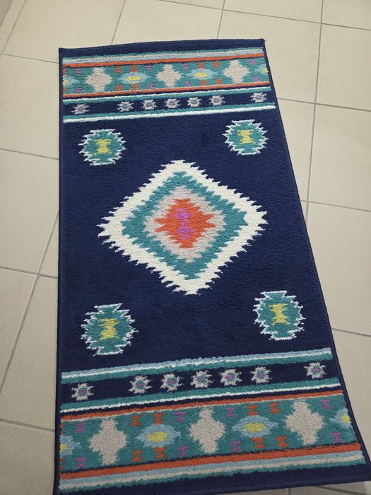 Vand 3 covoare la pretul de 80 lei