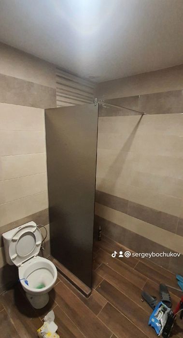 Налични паравани и стъклени врати за баня