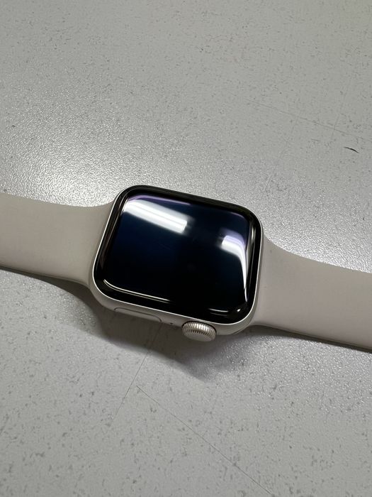 Apple Watch SE 2022, 40 mm Starlight Aluminium Case