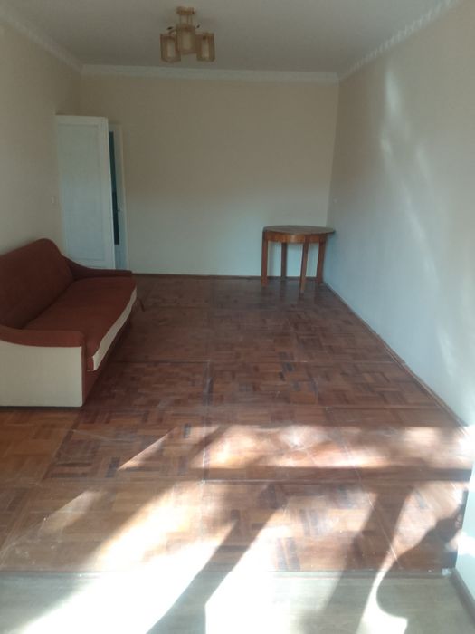 Продаётся 2 ком квартира  1 этаж 77 серия  поворот