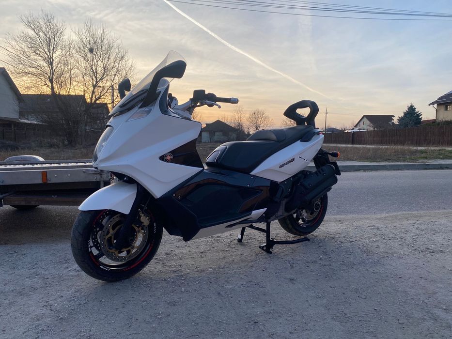 Vand scuter Gilera GP 800