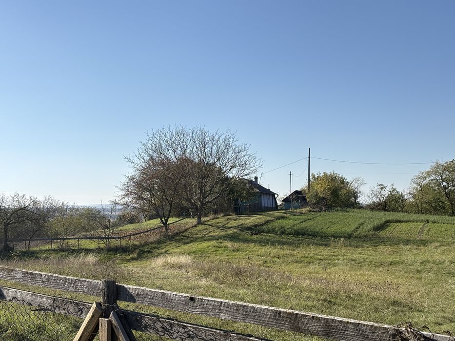 Vând casă bătrânescă