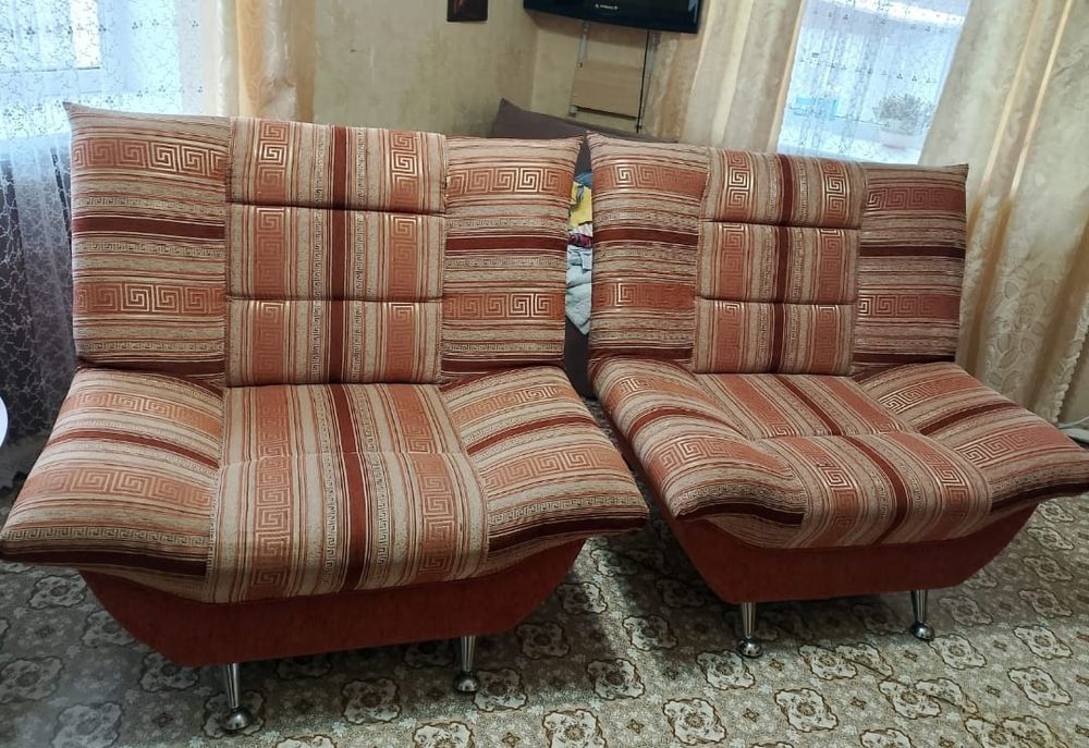 Кресла в отличном состоянии зз 12 000тт доставлю бесплатно .