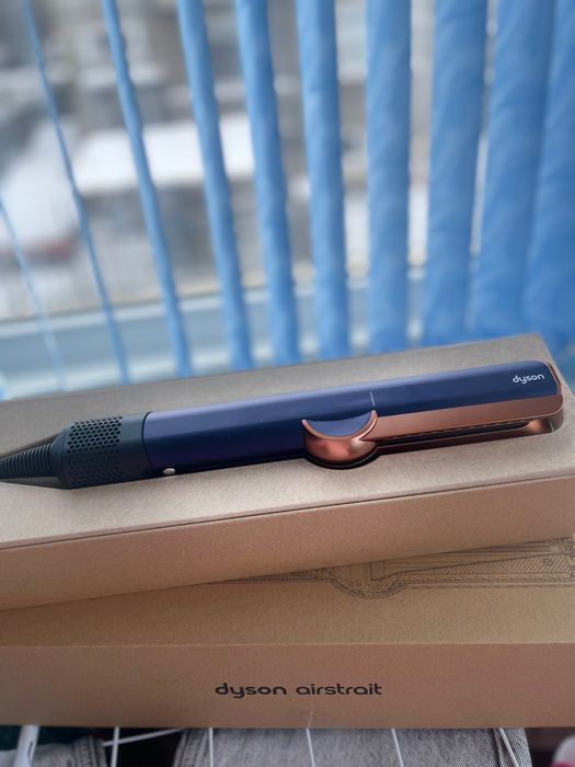 Dyson Airstrait - чисто нов/неизползван