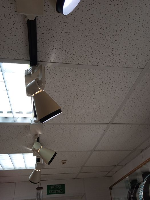 Витрины, стеллажи, шкафы