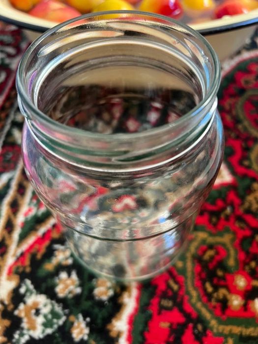 Срочна продайотся 1 лит банки резбавыйе