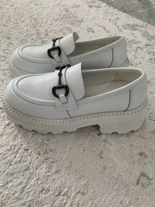 Продам женскую обувь