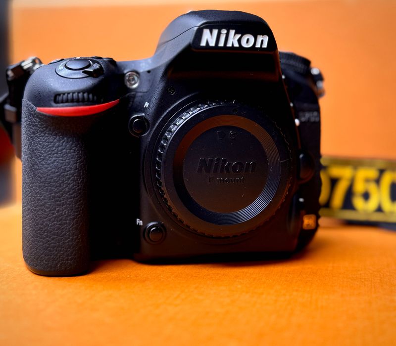 Aparat foto Nikon D750