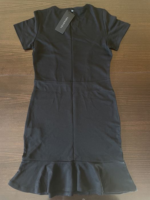 Черна рокля Trendyol