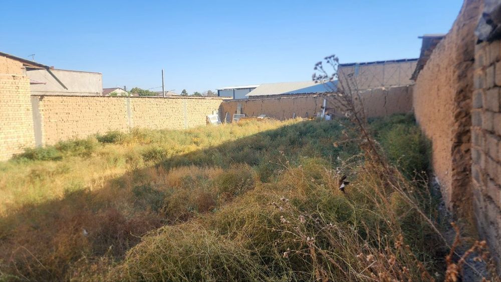 Yer narxida sotiladi srochna