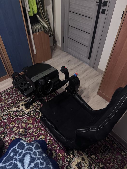 Продам Playseat evolution кокпит для симрейсинга сетап