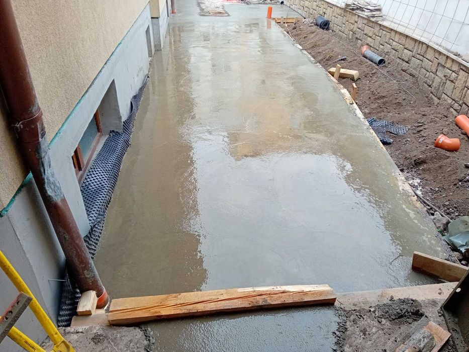 Щампован и сив бетон