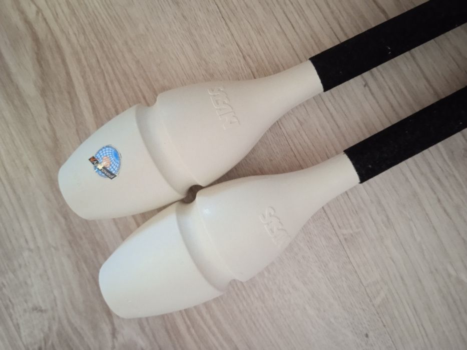 Бухалки и топка за художествена гимнастика