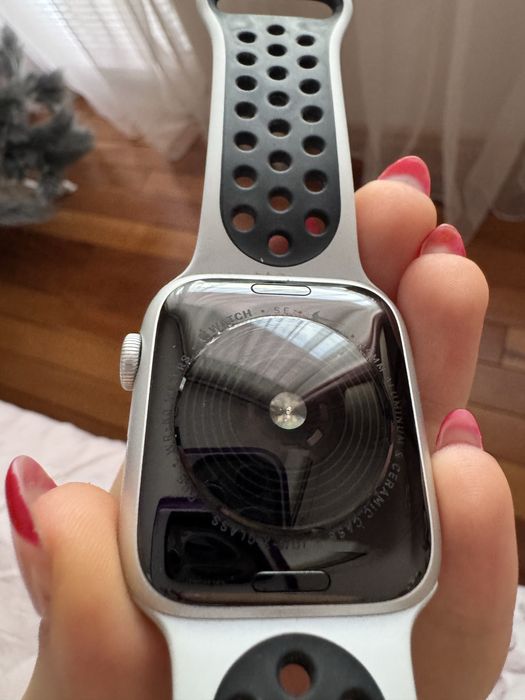 Часовник Apple watch SE nike 44mm