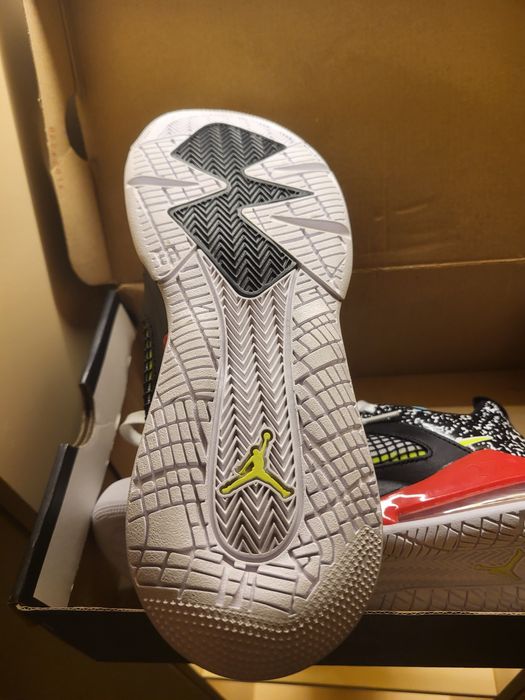 Jordan mars 270 low (GS)