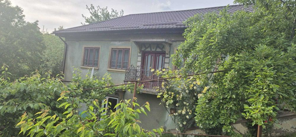 Casa de vanzare, 5 camere, com Bucovat.