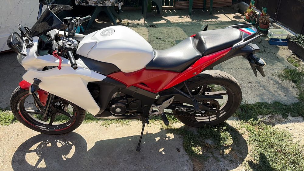 Se vinde Honda cbr125 R in stare buna