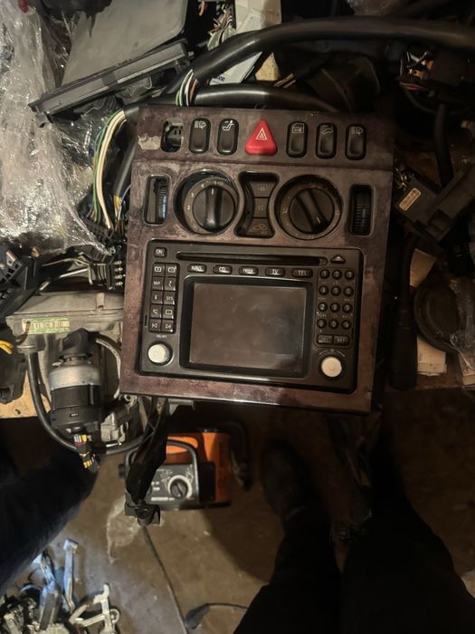 W210 мерседес бенз манитор