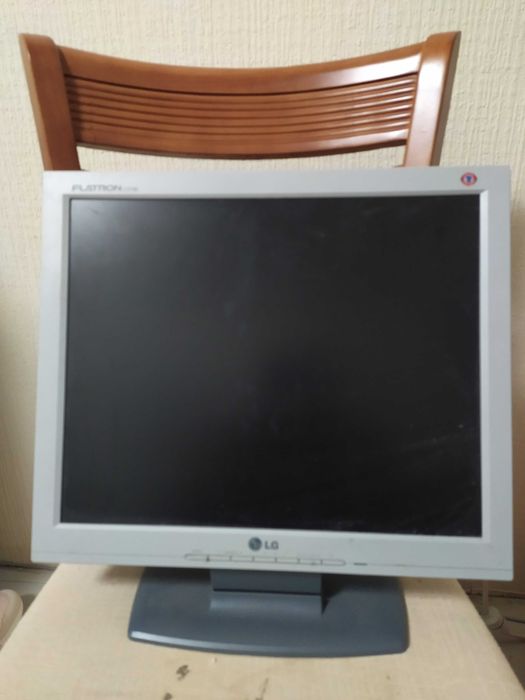 Продавам монитор LG
