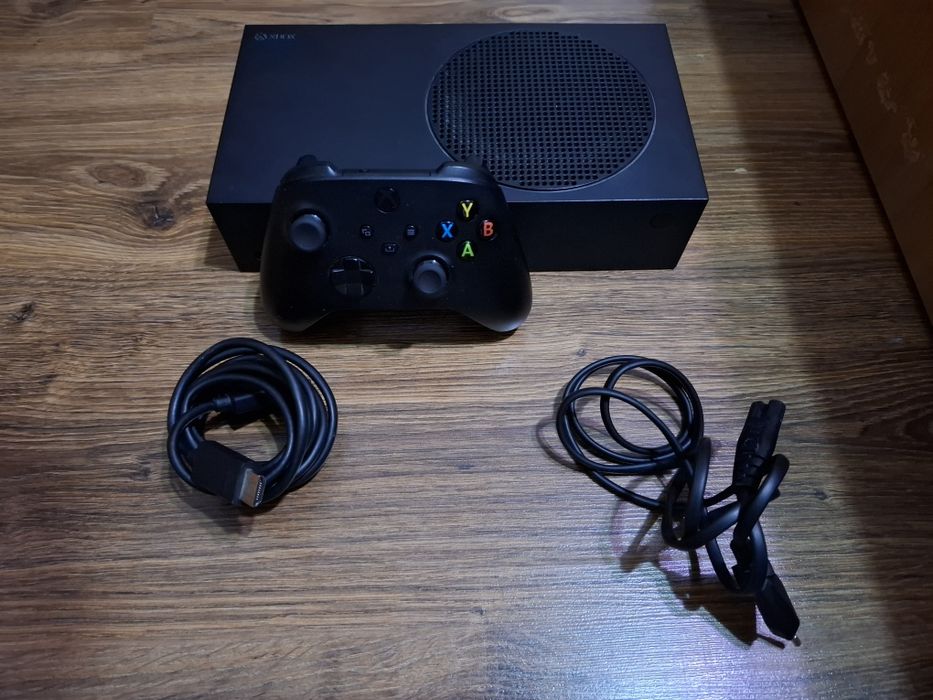 Vând Xbox Series S 1TB Black Edition în stare excelentă