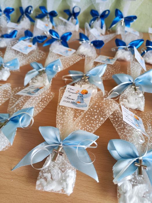 Покани, подаръчета и комплекти за кръщене в цвят по избор на клиента