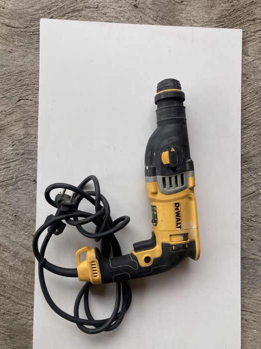 Rotopercutor Dewalt D25143k 900w cu Defect