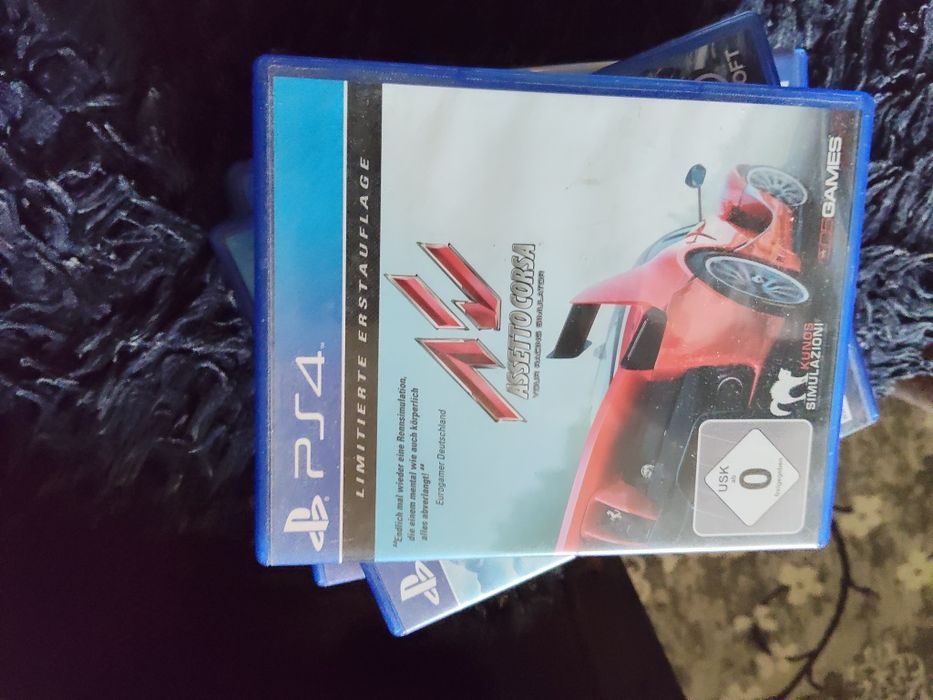 PS4 1TB cu 2 manete negociabil