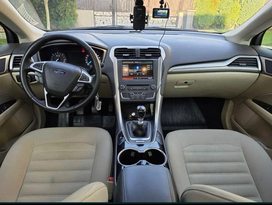 Ford Mondeo an 2016.  9500€