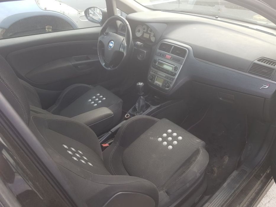 Dezmembrez FIAT GRANDE PUNTO 1.4 16V fabr 2006 suspensie si evacuare sport,6 trepte!
