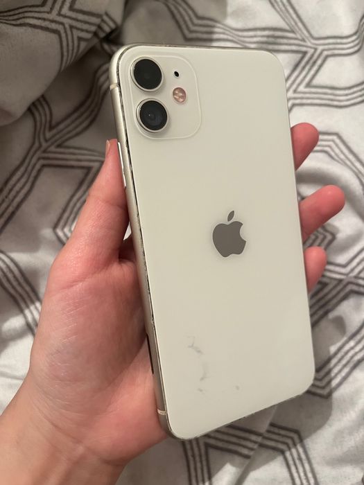 Продам Айфон 11.  64гб