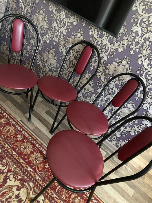 4 металических стульев