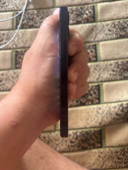 iPhone 12 mini.