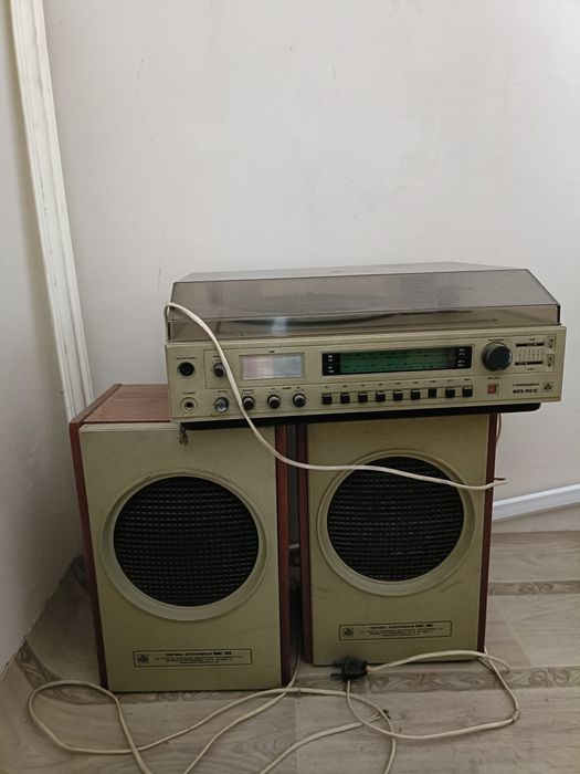 Продам проигрыватель с колонками