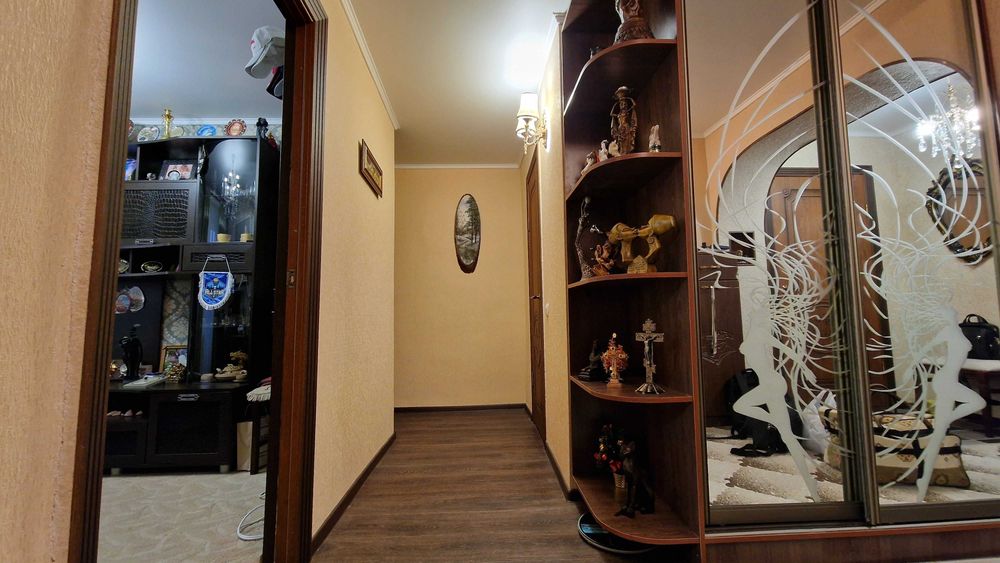 Продам 5-ти комнатную квартиру.