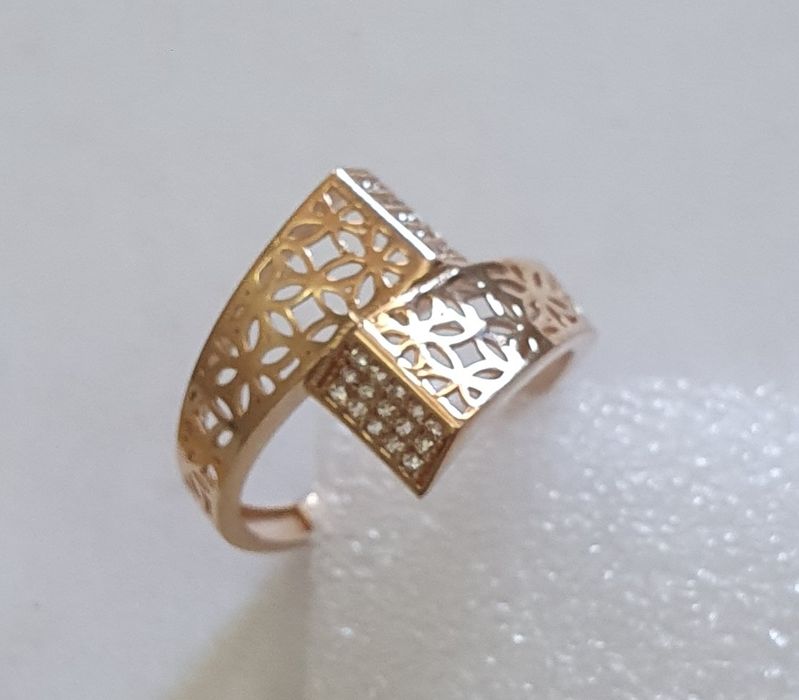 Кольцо    золотое.