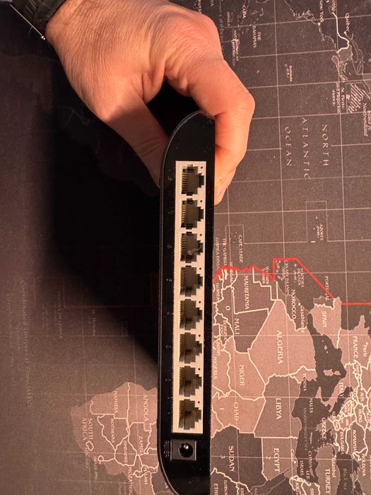 Switch TP-Link TL-SG1008D – 8 Porturi Gigabit, Stare foarte buna