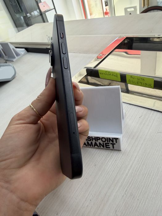 Vând iPhone 15, 128 GB, stare foarte bună de funcționare.
