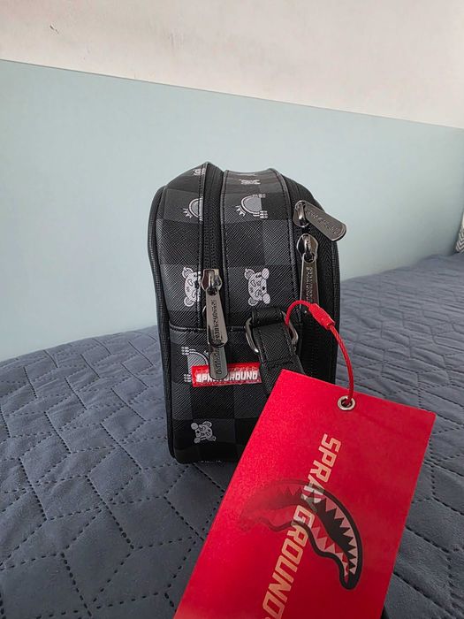 Несесер Sprayground "Gray peeking character"