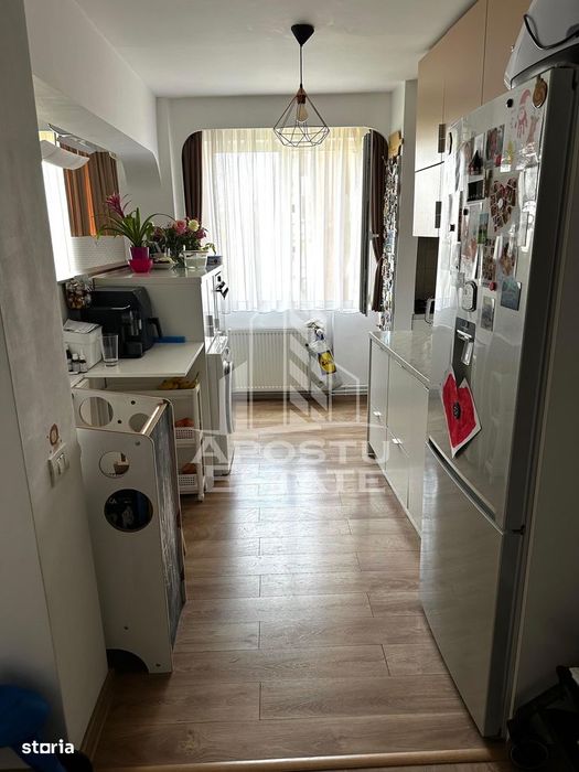 Apartament cu 4 camere de vânzare , renovat, decomandat,Gheorghe Lazar