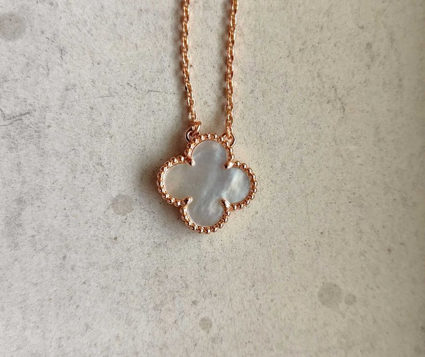 Дамско колие в розово злато с детелина от бял седеф Van Cleef & Arpels