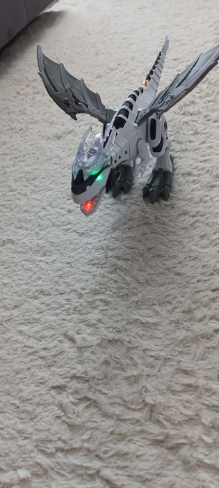 Dinozauri cu sunete și lumini