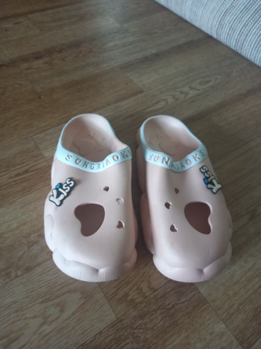 Продам новые сабо-шлёпки. 38 размер.