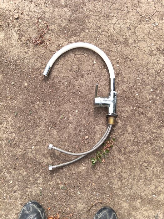 Кухненска мивка със сифон и смесител