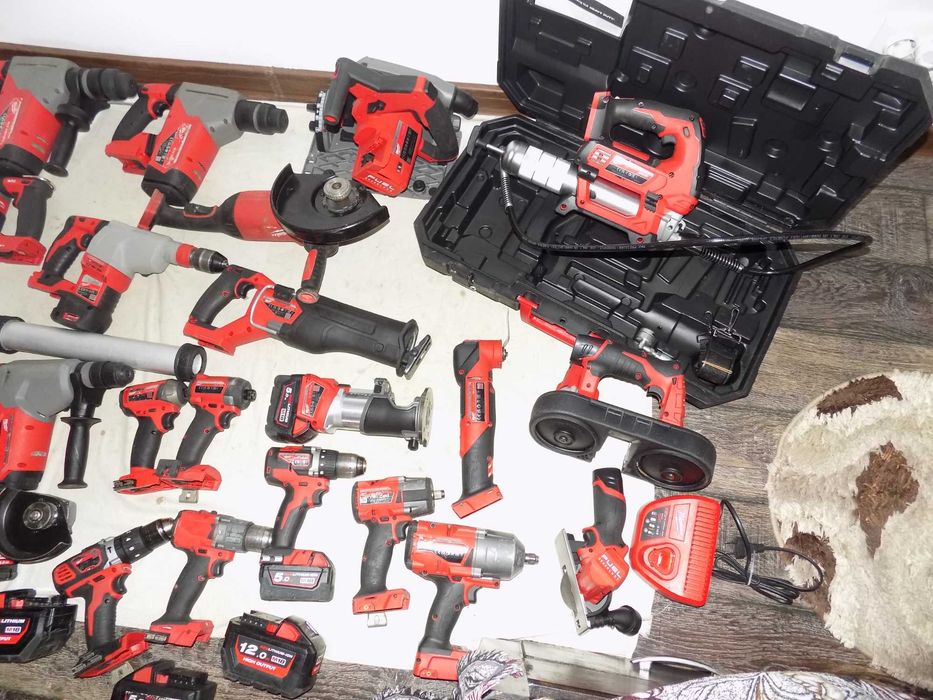 Fierastrau cu banda 12/18V Milwaukee M 18 FPS55 , M 18GG , C 18 PCG
