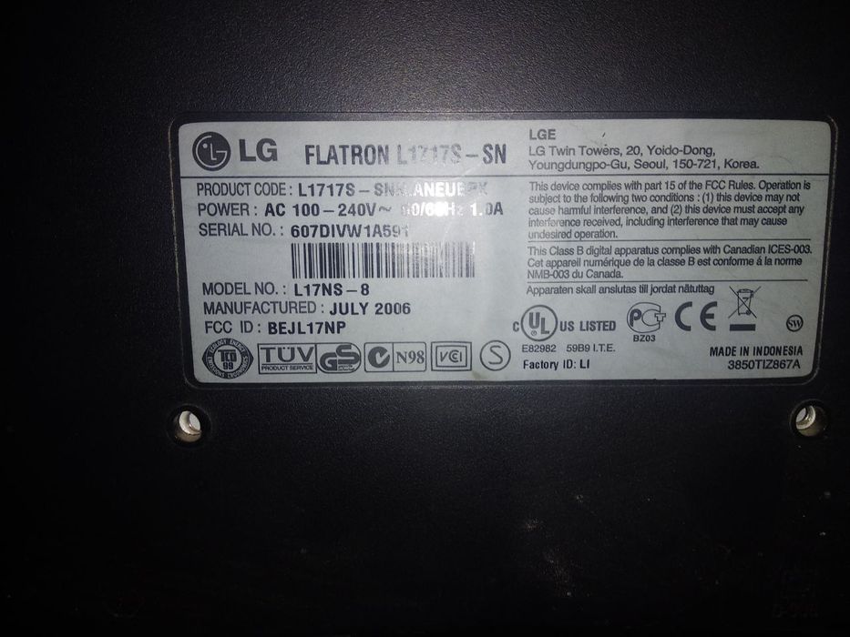 LG Flatiron L1717S-SN