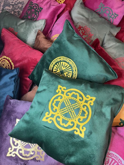 Подушки тойбастар