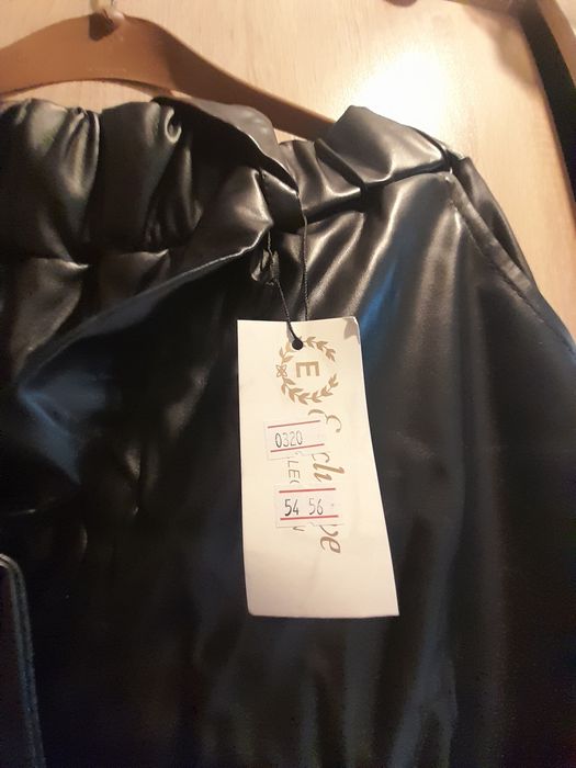 Продавам дамски кожен панталон